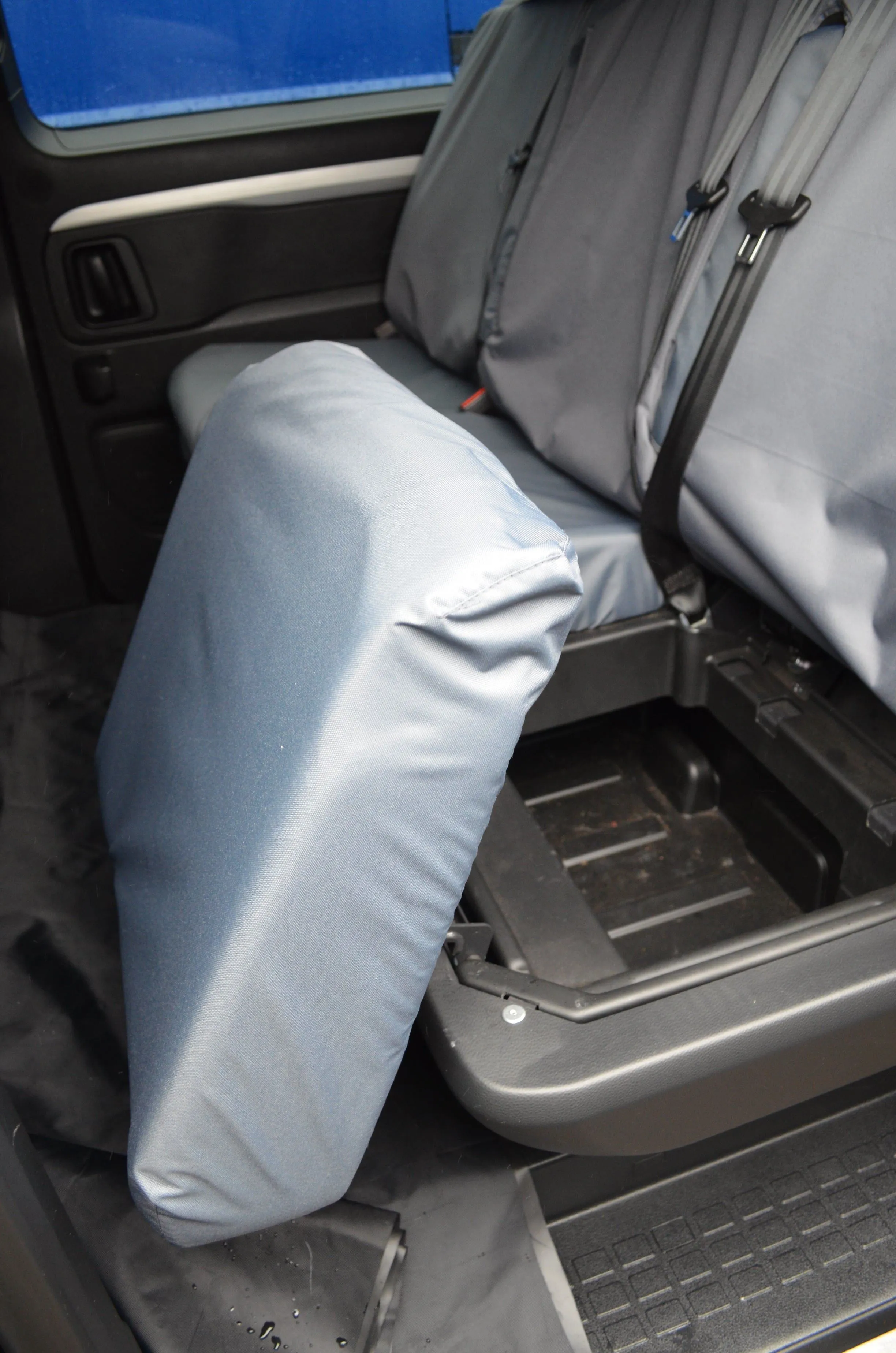 Fits Vauxhall Vivaro 2019  Crew Cab Rear Tailored Seat Cover