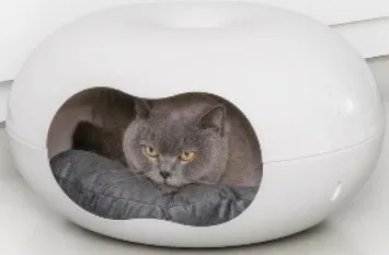 Moderna Donut Cat House